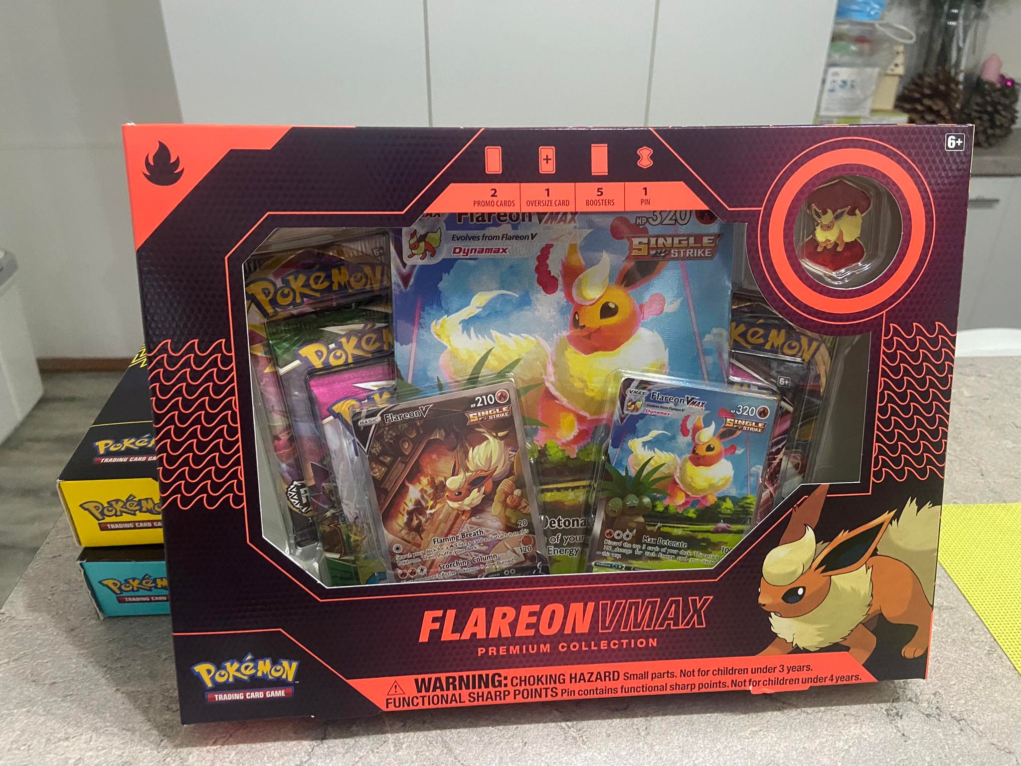 Flareon VMAX Premium Collection - PokeHall